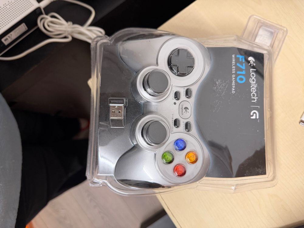 Logitech F710 Wireless Gamepad - Neu & OVP - Super Deal! (Gebraucht) in ...