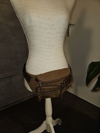 Bauchtasche Xyisi Canvas braun mit vielen Fächern