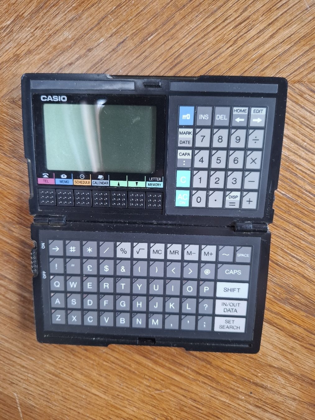 Casio Palmari: Vintage Casio SF-4000 Digital Diary aus den 80ern – Usato da Hunzenschwil venduto da Hardrock6