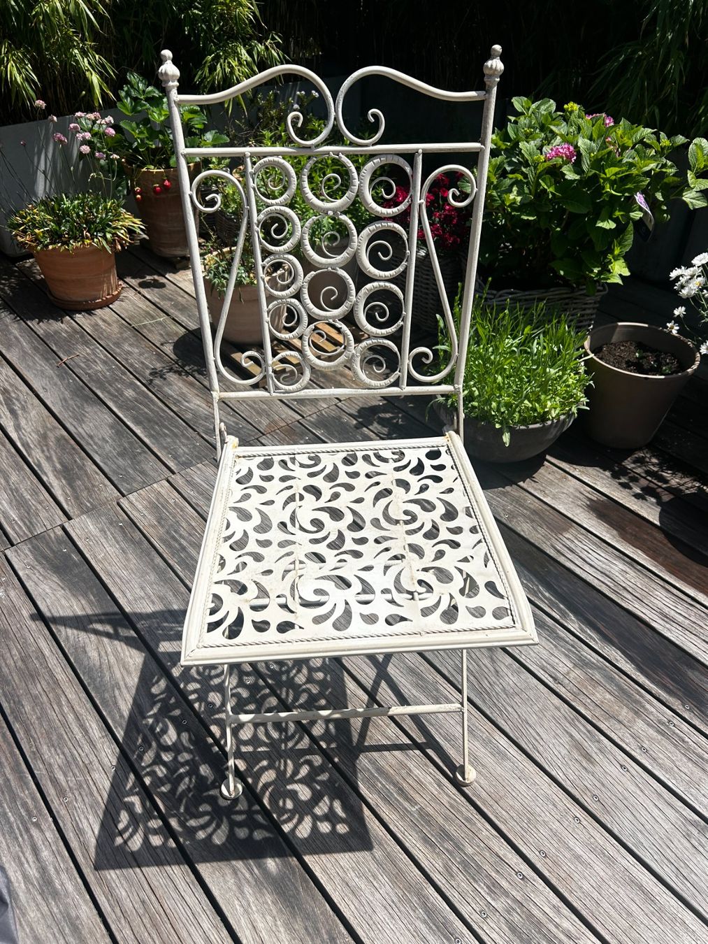 Set di tavolo e panche: Vintage Garten, Terrasse oder Balkon Tisch mit zwei Stühlen. – Nuovo (secondo la descrizione) da Luzern venduto da sel_kv8m 1