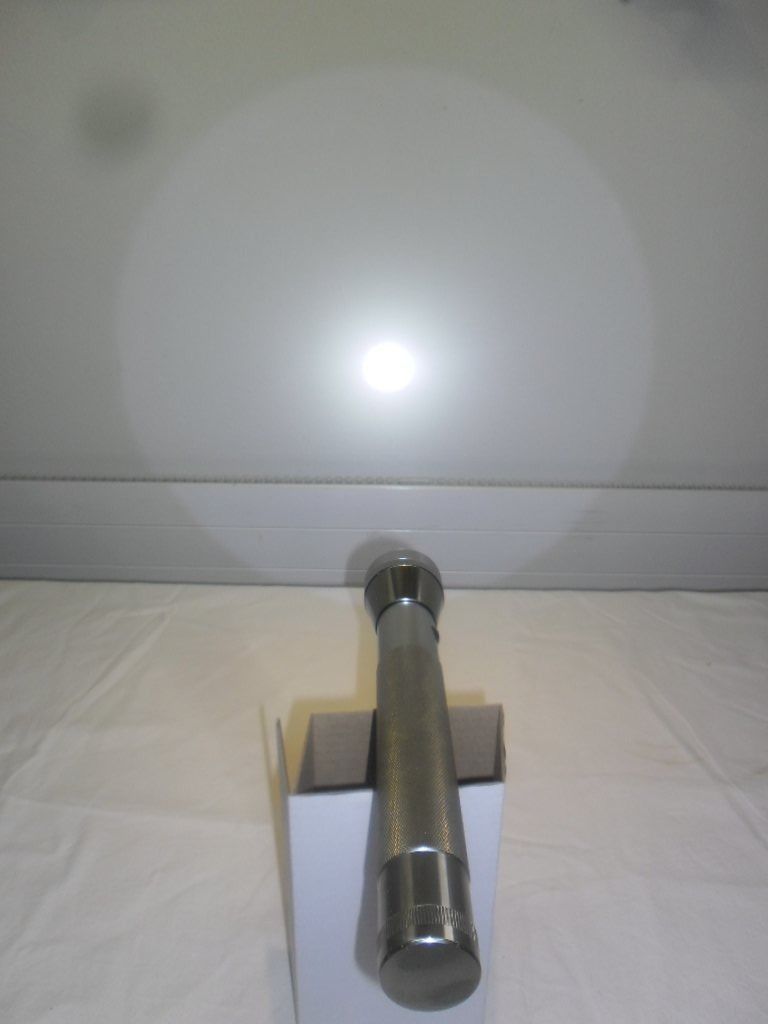 Lampes: LED - Taschenlampe – D'occasion à Büren SO par omsa 2
