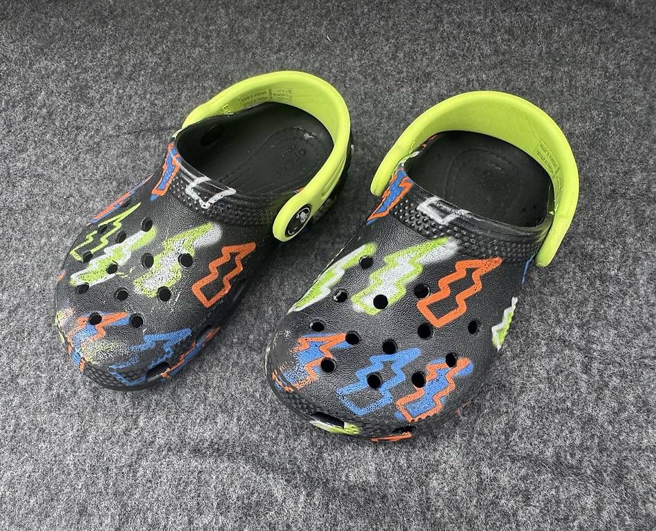 Crocs Chaussures garçon: Crocs Grösse 24/25 (8) – D'occasion à Liestal par suseswunderbar