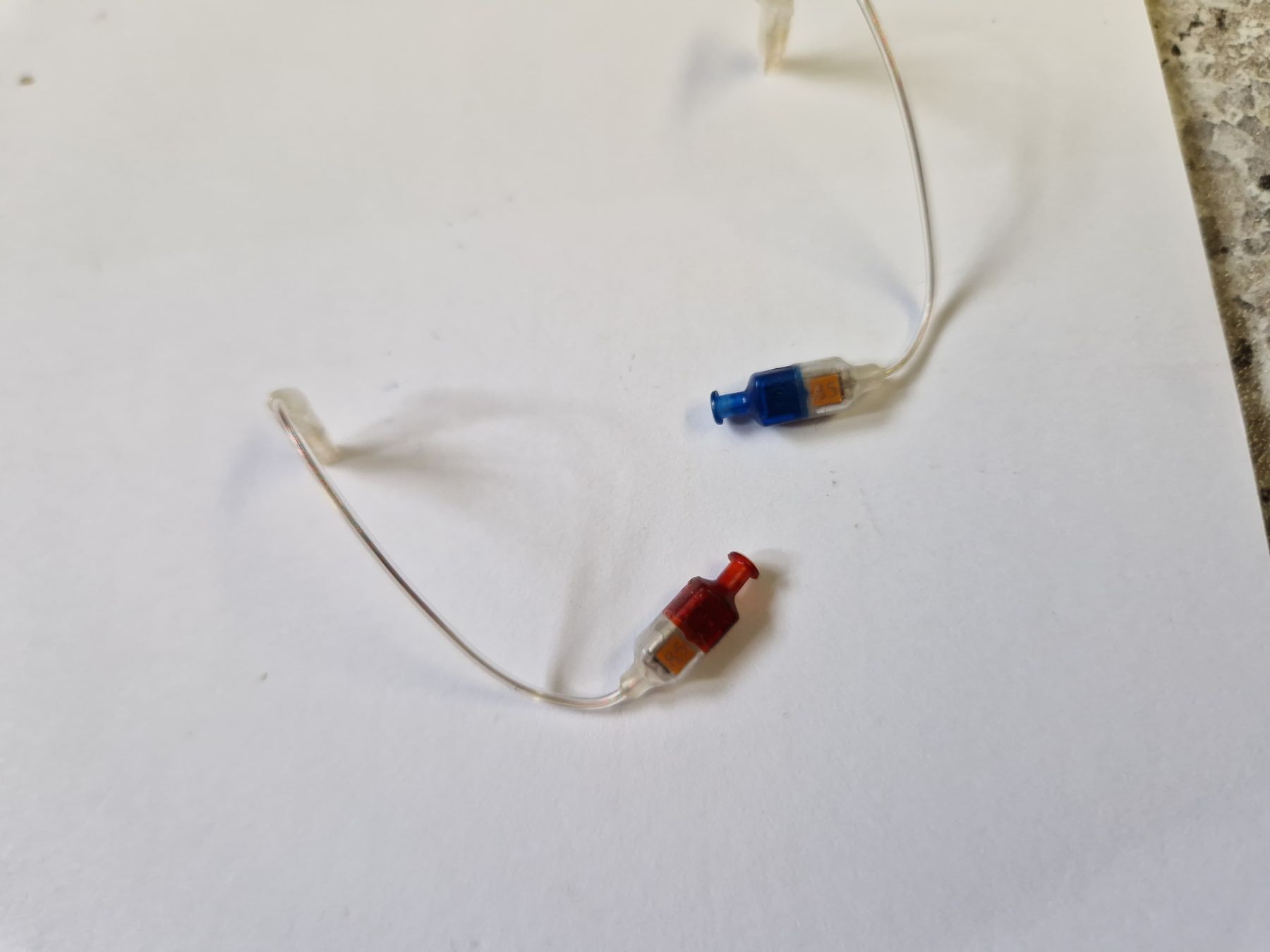 Oticon Attrezzature mediche: Oticon Hörgeräte Hörer / Mikrophone – Nuovo (secondo la descrizione) da Lotzwil venduto da Nugg10 1