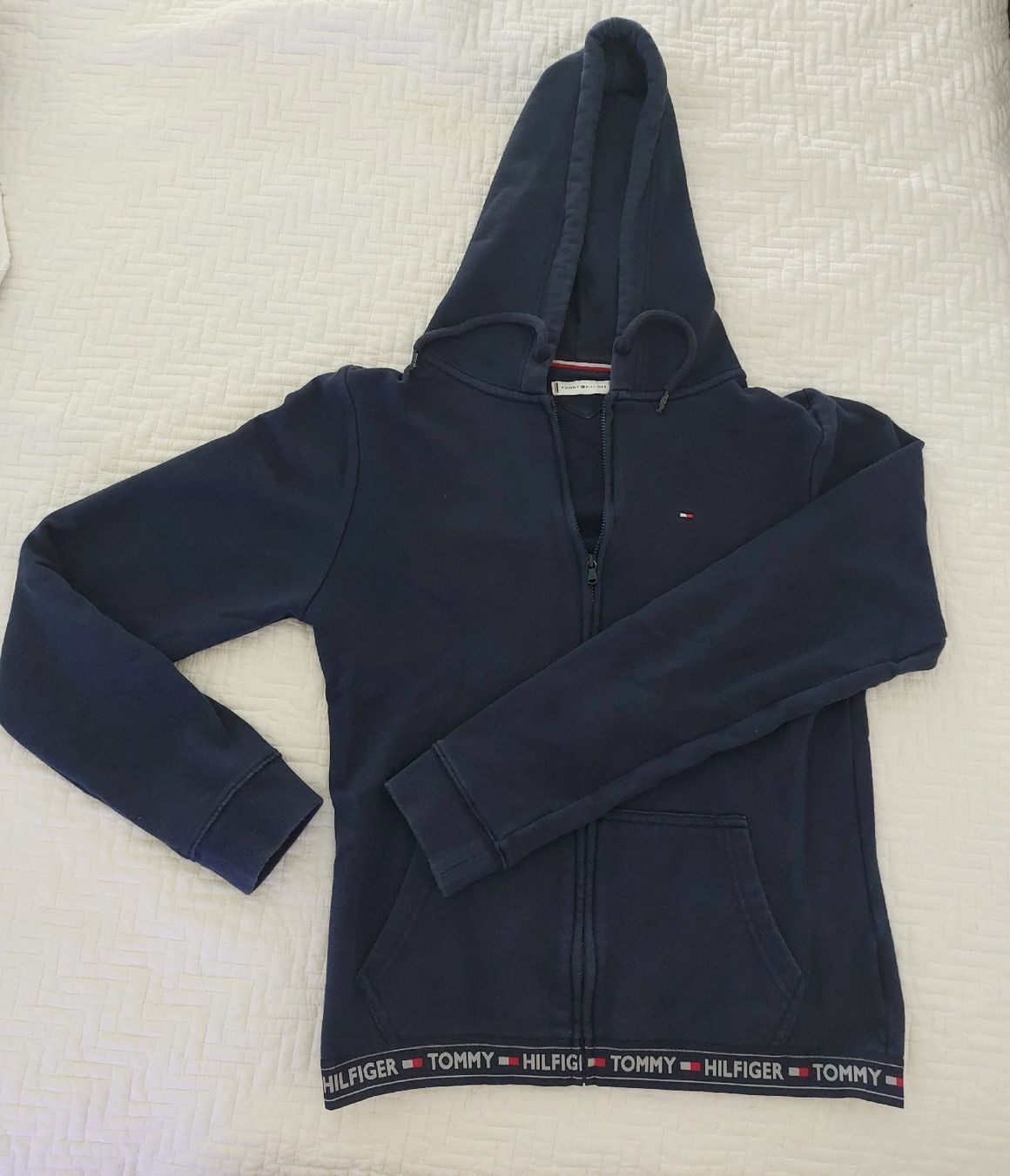 Tommy Hilfiger Lotti di vestiti: Tommy Hilfiger Set, Trainer Pullover, Jacke mit trainerhose – Usato da Zürich venduto da Martinlaehner