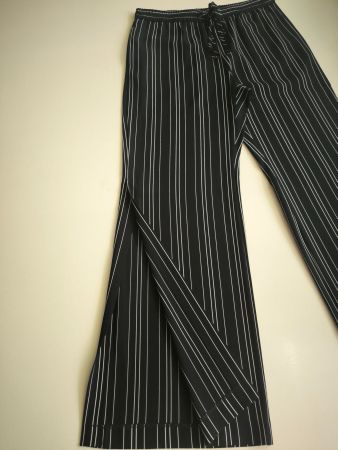 Neue gerade geschnittene Hose von Zara mit Gummibund Größe L