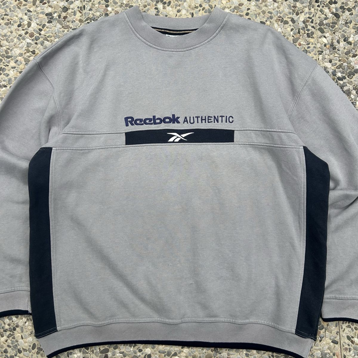 Reebok Maglioni & Felpe: Vintage Reebok Logo Sweatshirt – Usato da brent venduto da fukusapes 1
