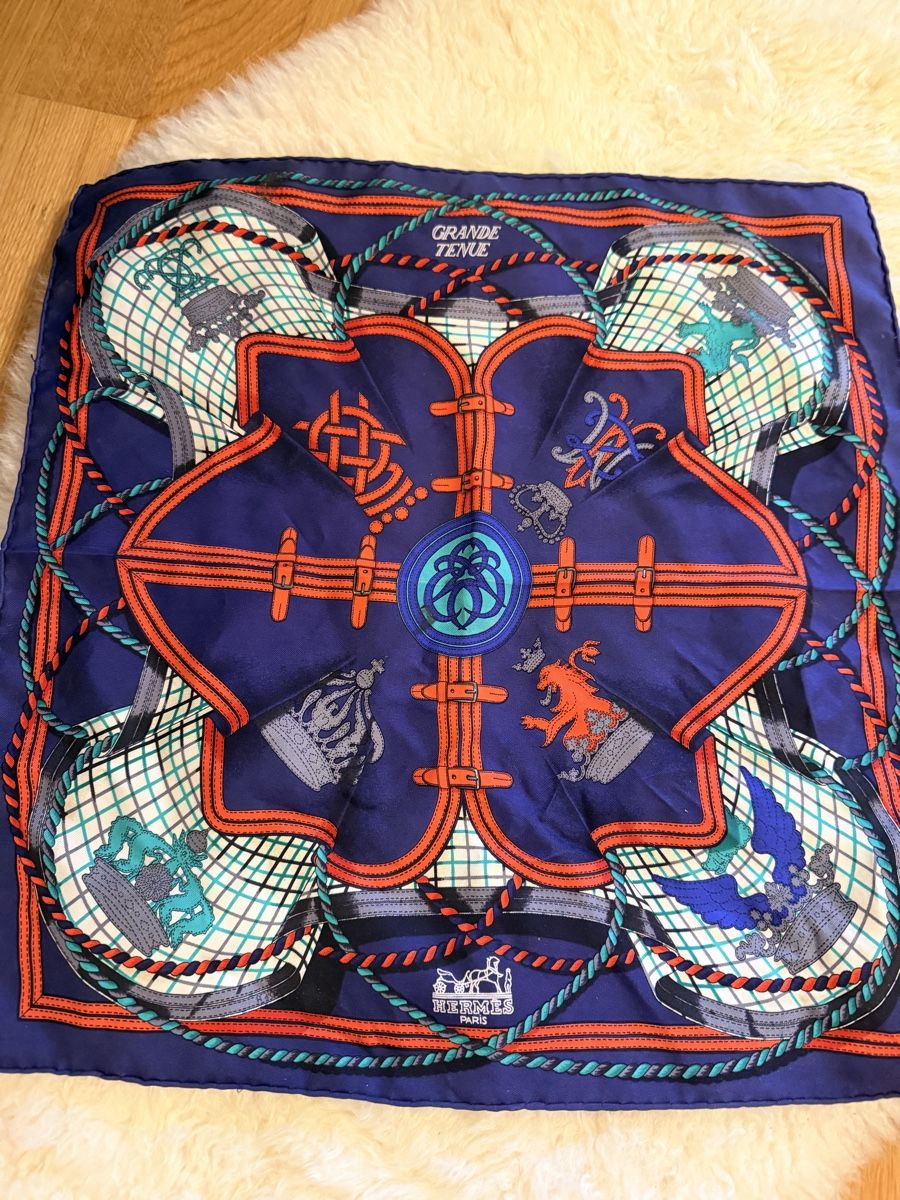 Hermès Foulard & Sciarpe: Foulard gavroche hermès – Usato da Lausanne venduto da Meganelausanne 1