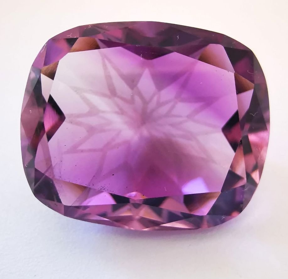 Pietre preziose: améthyste violette 27.96 carats – Nuovo e nell'imballaggio originale da Sornard-Nendaz venduto da JYTI90