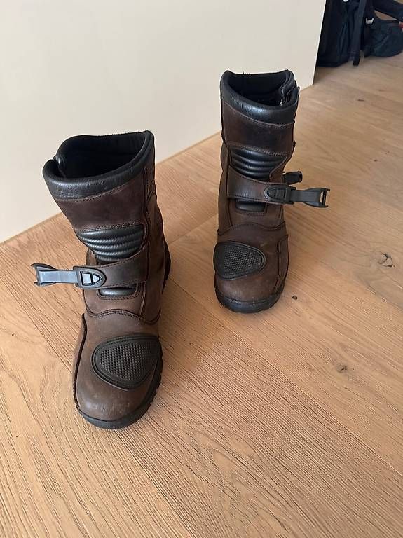 Herrenschuhe: Motoradstiefel – Gebraucht aus Uster von Schneeman2