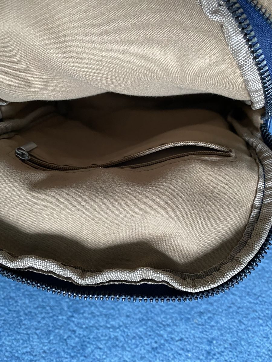 Sacs femmes: Kleiner Rucksack blau ca. 25 cm – Neuf (Voir description) à Zürich par DidierTG 2