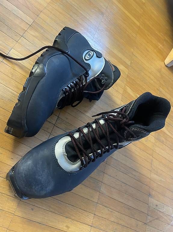 Scarpe da uomo: Salomon Langlaufschuh klassisch 45 – Usato da Stäfa venduto da Phphch