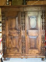 Antiker Holzschrank