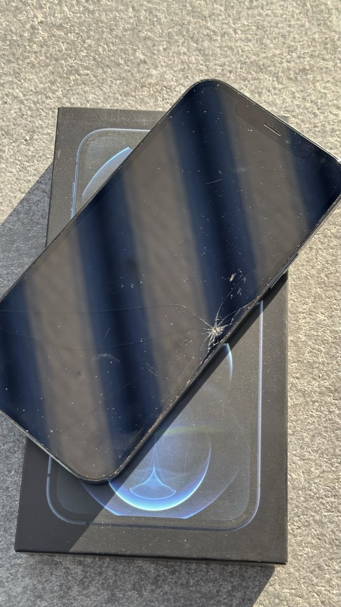Apple Handys / Smartphones: iPhone 12 Pro 128 GB mit Displayschaden – Gebraucht aus Muri AG von tony-g 1