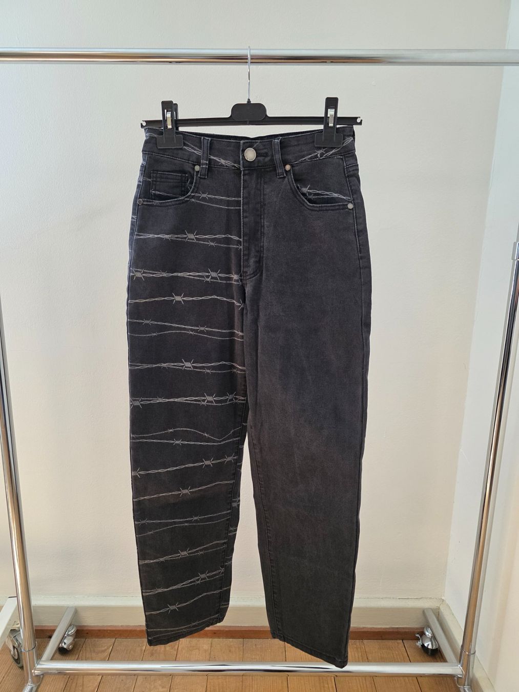 Jeans: Jeans Stacheldraht Disturbia – Neuf (Voir description) à Rothenfluh par sel_j856