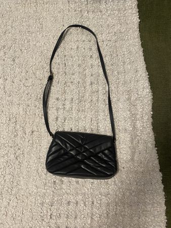 H&M Stepp Umhängetasche Schwarz mit Gold Details