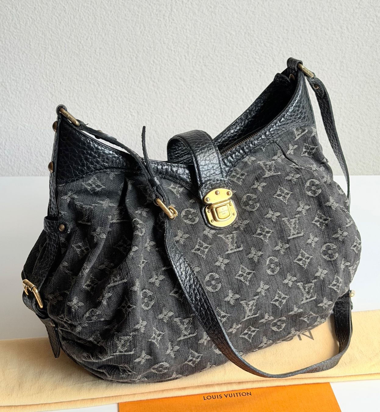 Louis Vuitton Borse da donna: Louis Vuitton Demin Mahina – Usato da Reinach AG venduto da gab_8s7m 5