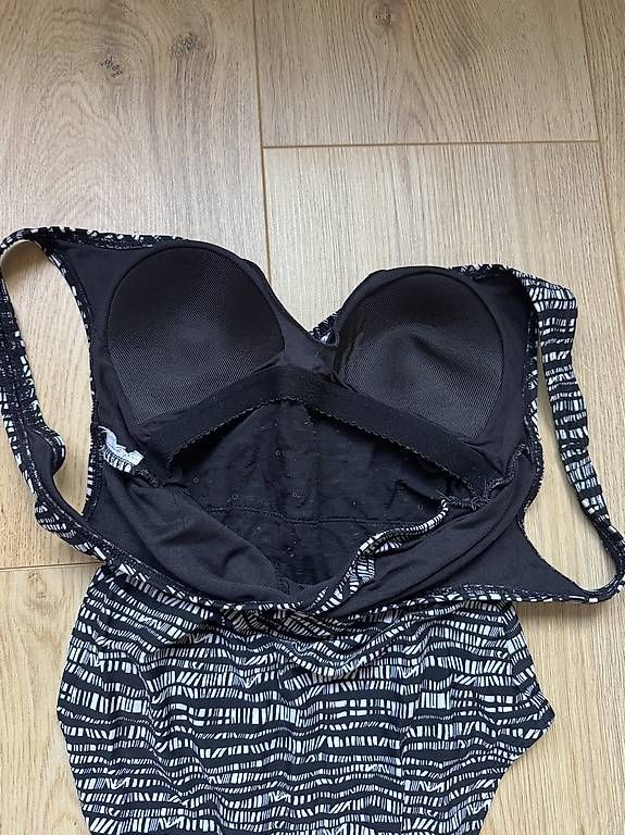 Costumi da bagno & Bikini: Badeanzug Grösse S / 36 – Usato da Aadorf venduto da mar_l5n2 3