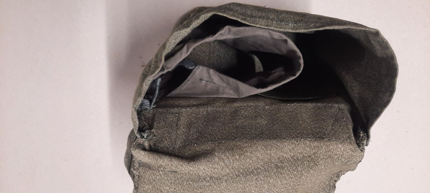 Schweizer Armee Uniformi: Schutzmaskentasche – Usato da Lauerz venduto da manasi 2
