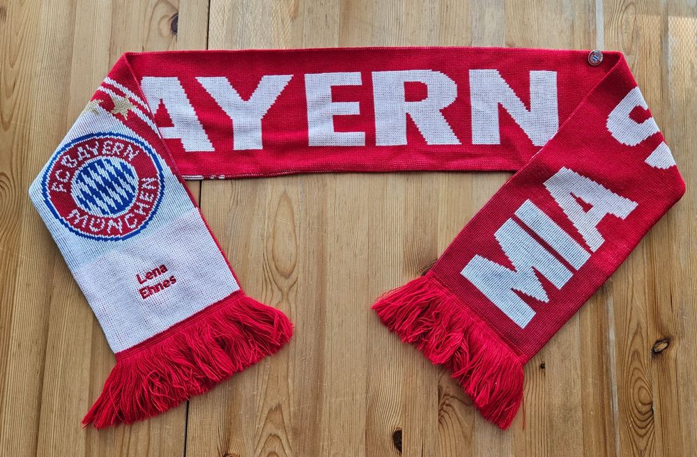 FC Bayern München FanSchal mit Mitglied Pin Deutschland Kaufen auf Ricardo