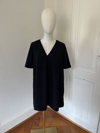 Zara Black V-Neck Tunic Dress - Perfect Summer Outfit!