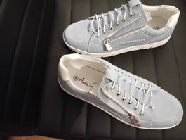 Hellblaue Turnschuhe mit Reissverschluss Gr. 40