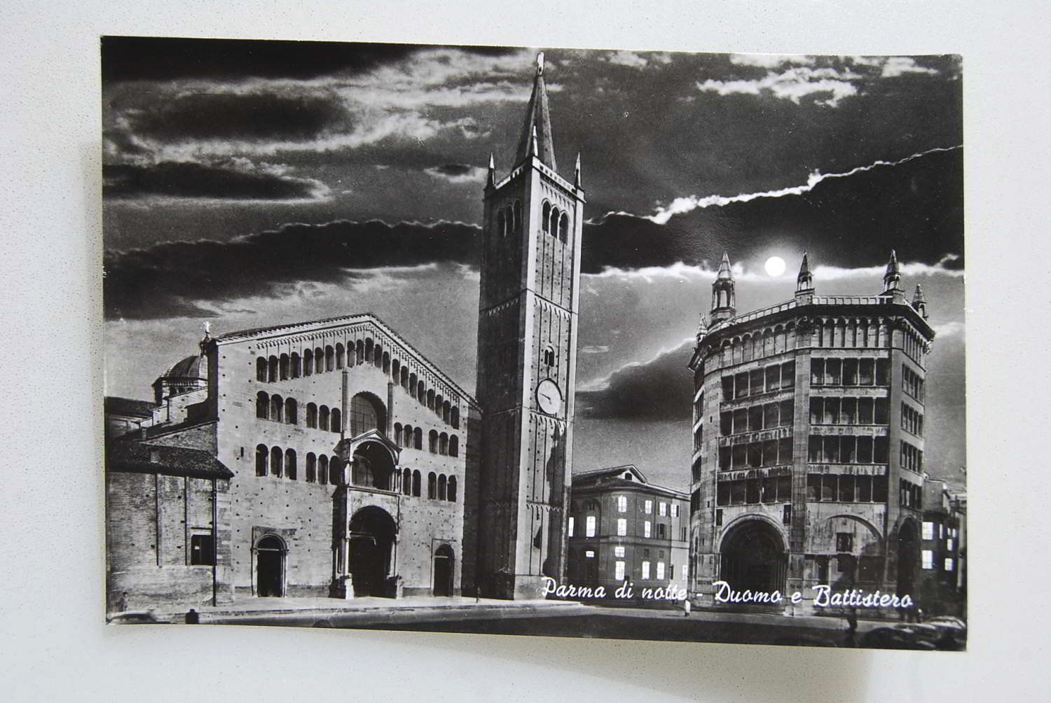Cartoline postali: AK Parma di Notte - Duomo e Battisterio – Usato da Rüfenacht BE venduto da Toro06
