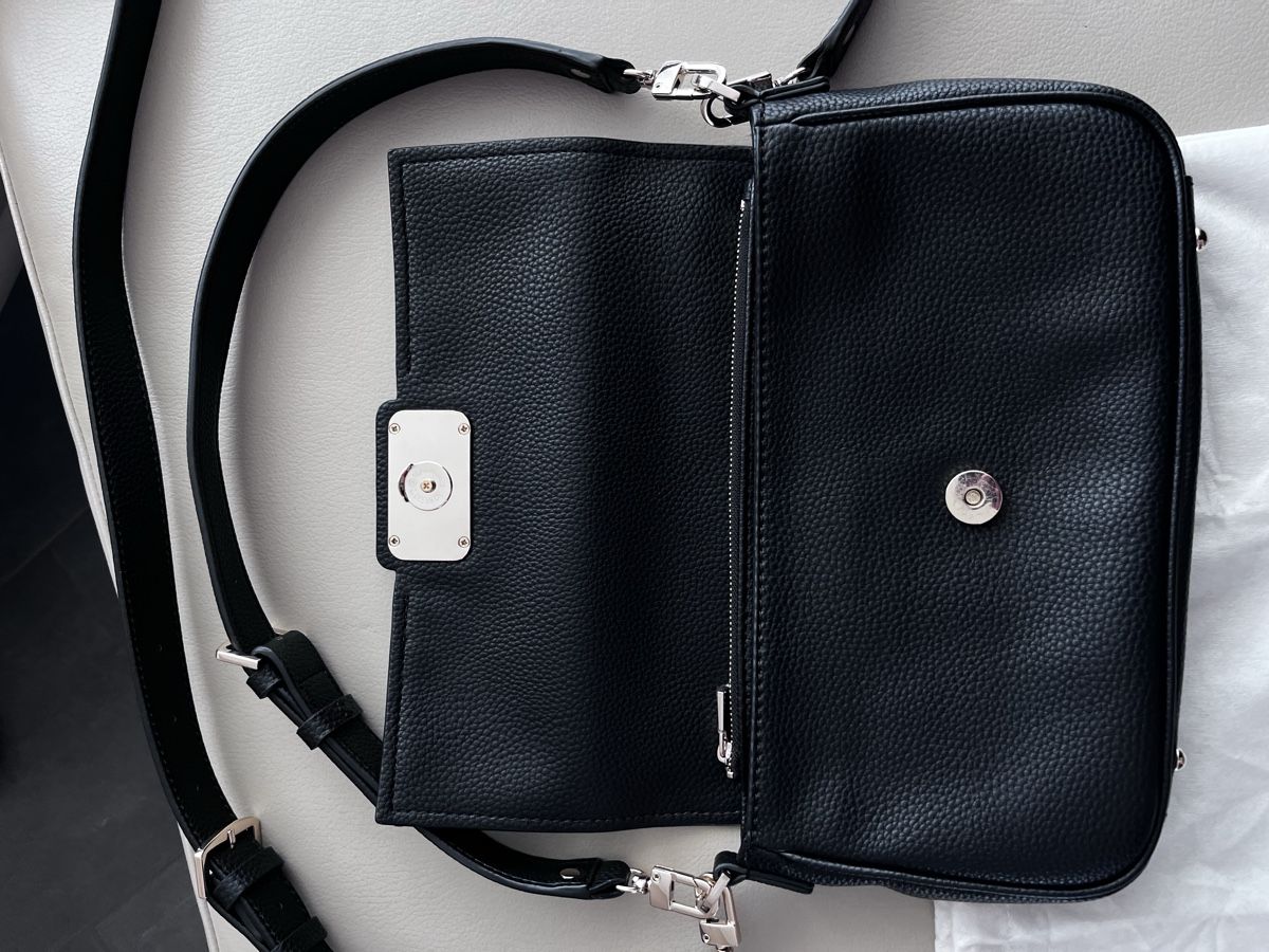 Guess Borse da donna: Guess Umhängetasche schwarz NEU – Nuovo e nell'imballaggio originale da Dulliken venduto da VaSha 1