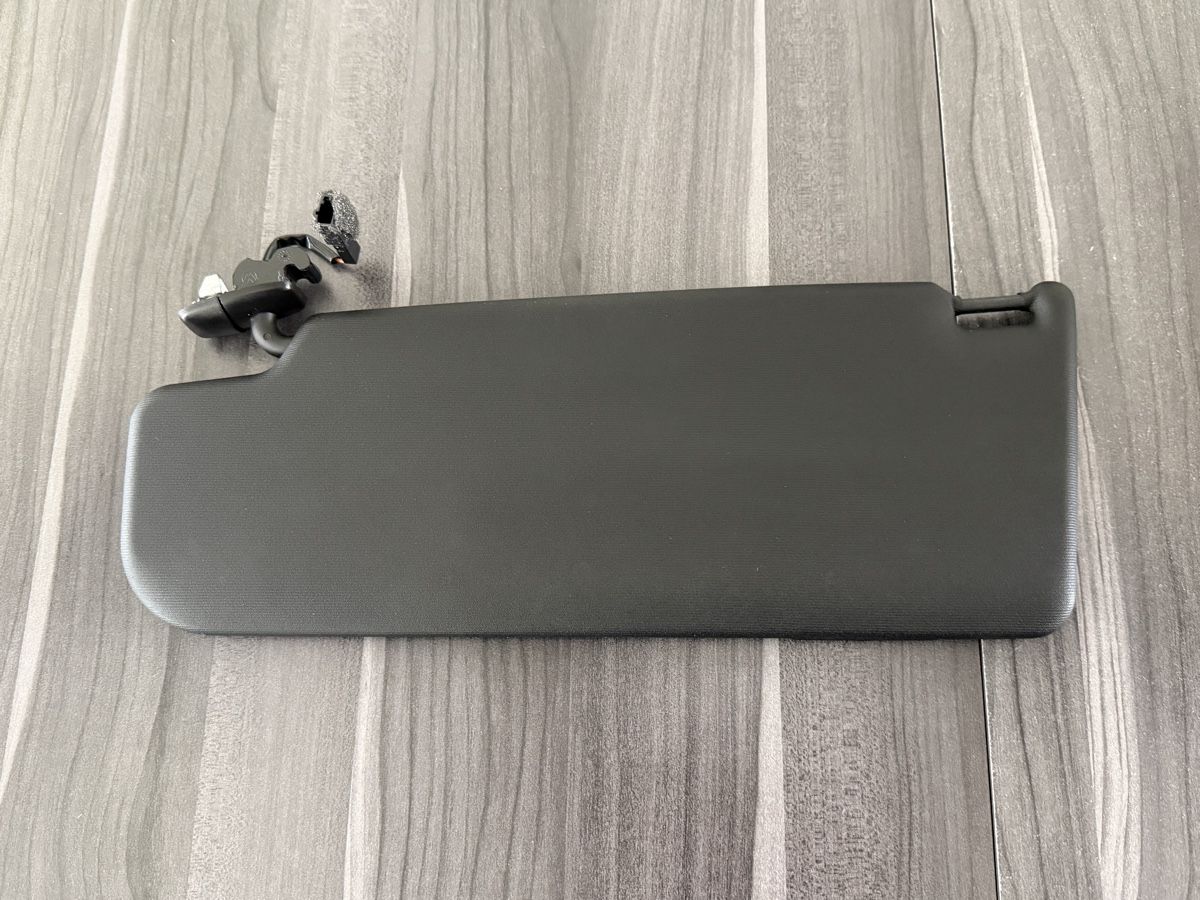 Tutti pezzi di ricambio auto: VW Polo 6C 6R Sonnenblende – Usato da Aesch BL venduto da Erin3 1