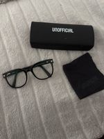 Brille Unofficial schwarz inklusive Etui und Tuch