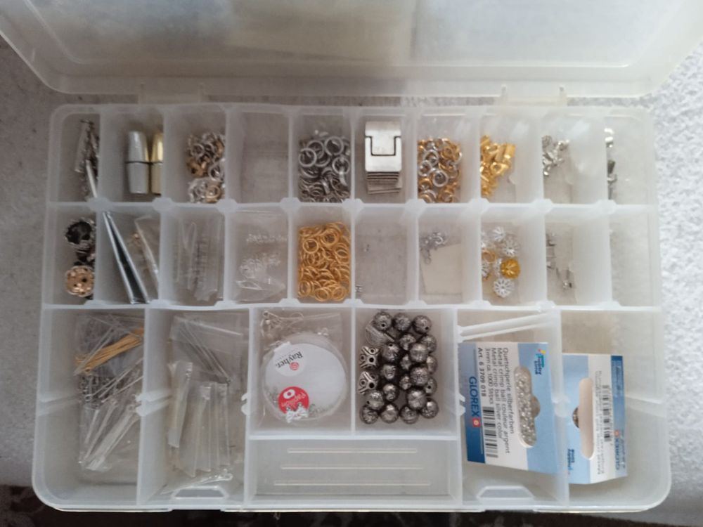 AstraGlam DIY Schlüsselanhänger Set 325-teilig - Bastelset Mit Charms & Zubehör