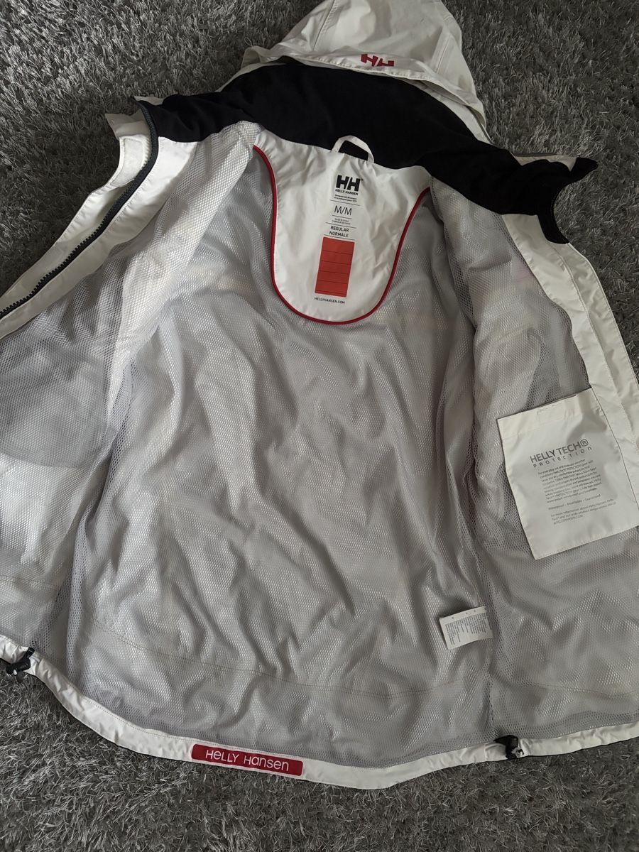 Helly Hansen Jacken: Helly Hansen Jacket M Waterproof Windproof – Gebraucht aus Brislach von edu_t6pq 6