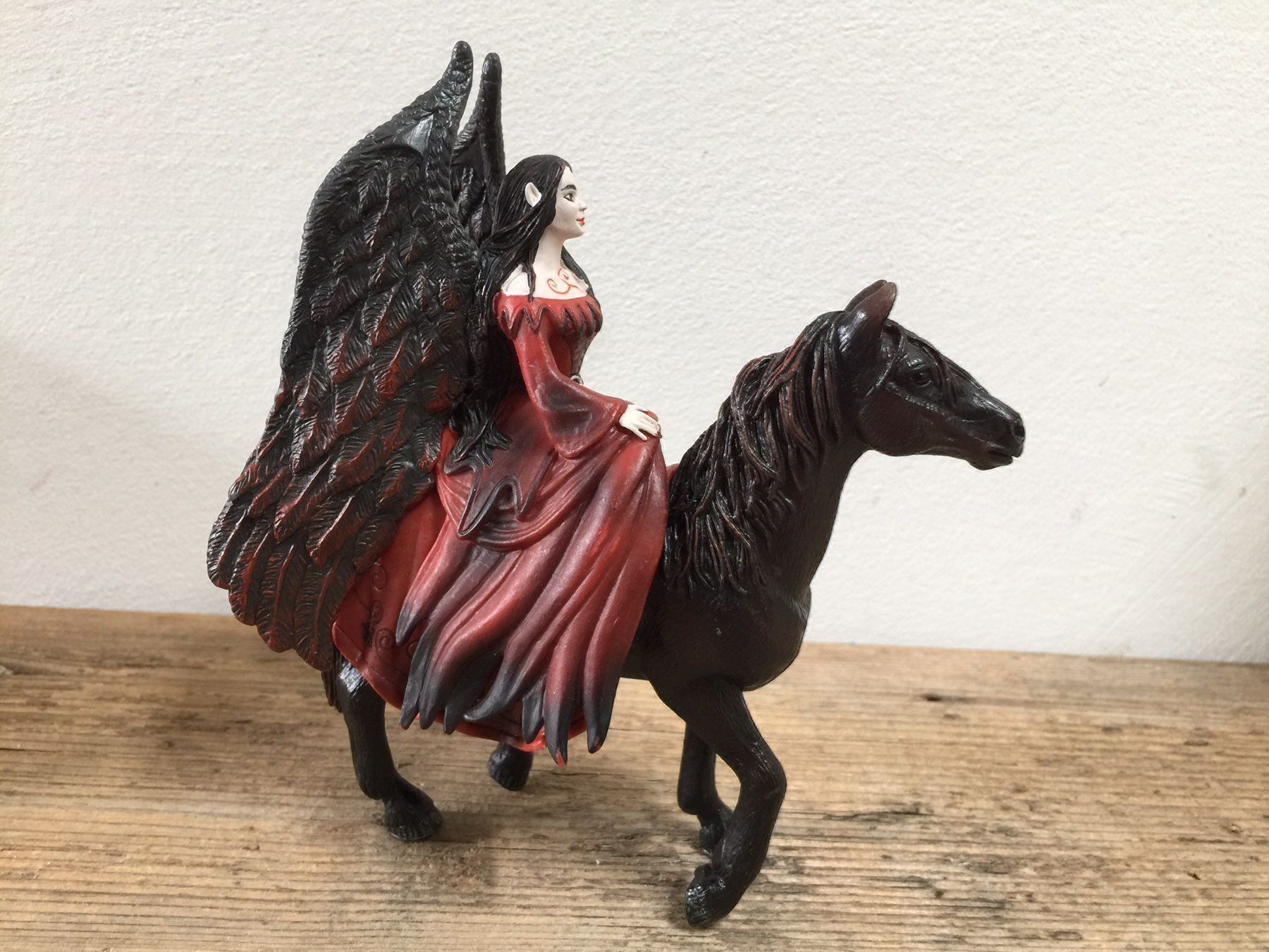 Schleich Statuette: Schleich Bayala - Nuray Pferd Elfe – Usato da Ennetbaden venduto da mapa05