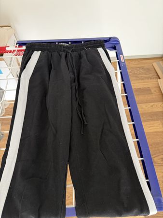 Stoffhosen mit seitlichem Streifen Grösse 36