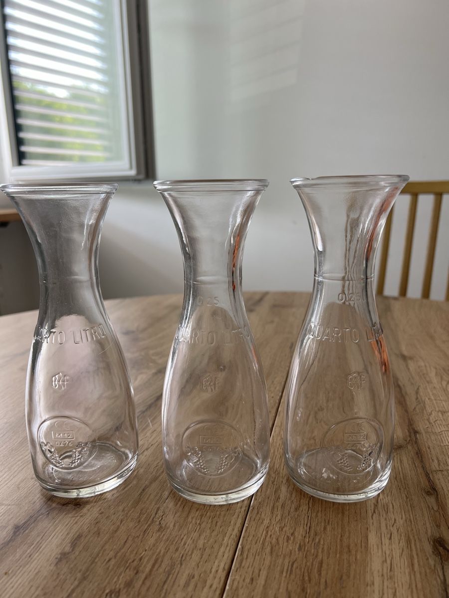 Vasen & Gefässe: 3x Vasen / Weinkaraffe 0.25 Liter – Gebraucht aus Kloten von tyrael93