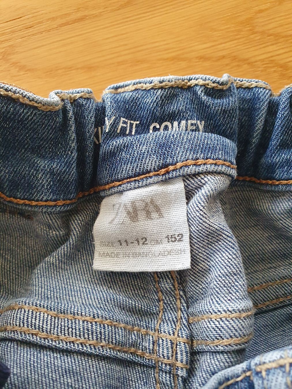 Zara Pantaloni: Zara Jeans Gr. 152 mit Loechern,destroyed Look, top! – Nuovo (secondo la descrizione) da St.Gallen venduto da Avena135 6