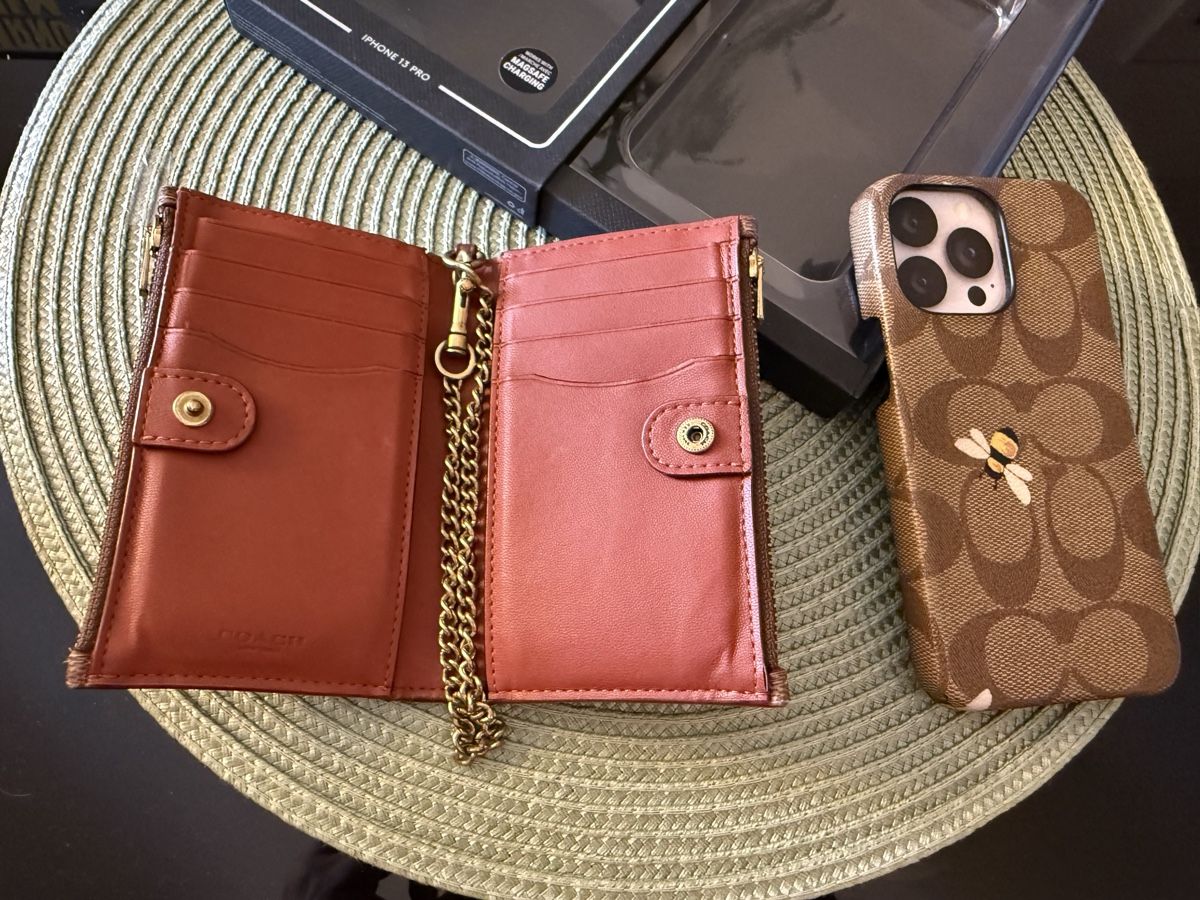 Coach Portemonnaies: Coach Wallet + iPhone 13 Pro Case – D'occasion à Zürich par missgrey 7