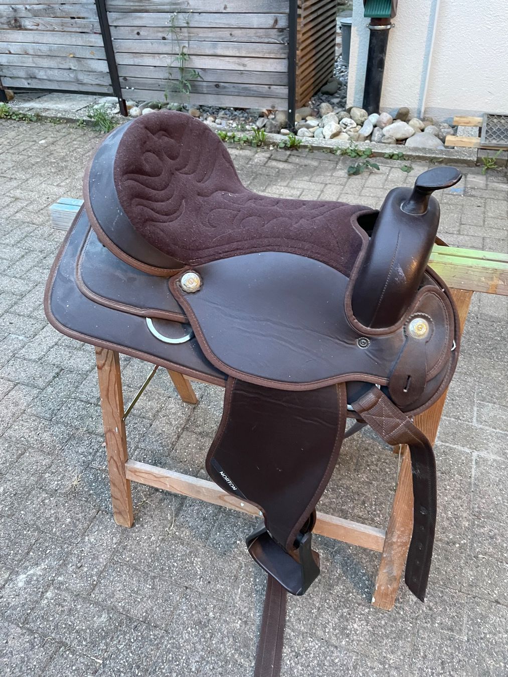 Selles, accessoires: Zwei gebrauchte Pferde-Sättel – D'occasion à Niederlenz par wertstoffhandel 2