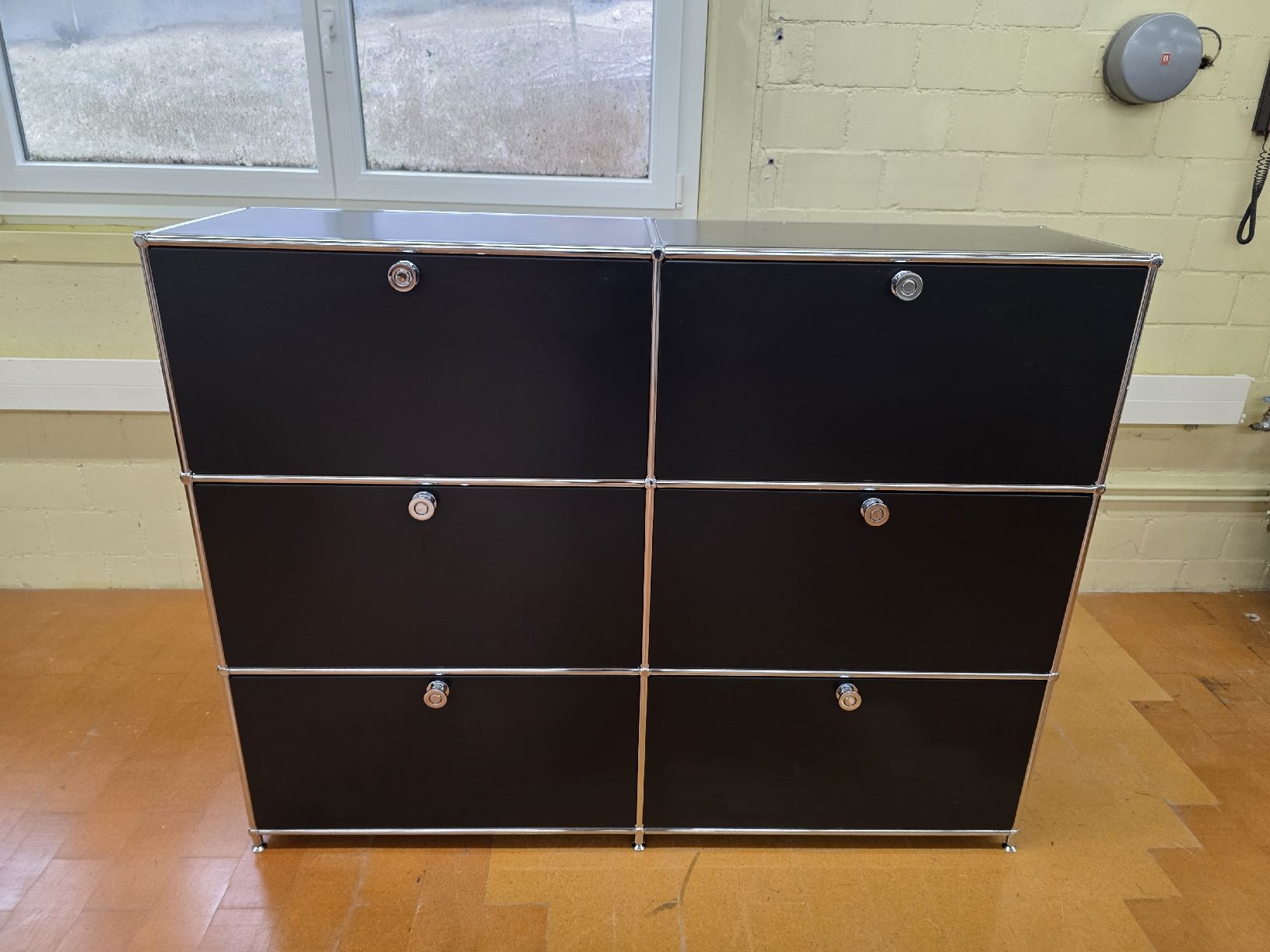 Flexcube Scaffali: Designer Regal Flexcube in schwarz – Usato da Lichtensteig venduto da Polsterwerk 1