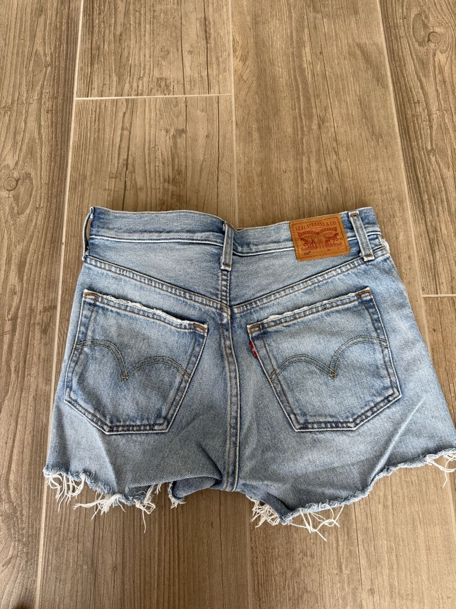 Levi's Jeans: Levis Shorts Grösse 25 – Usato da Lenzburg venduto da Chlinisimone 1