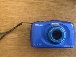 Nikon Coolpix Digitalkamera blau 3x optischer Zoom guter Zus