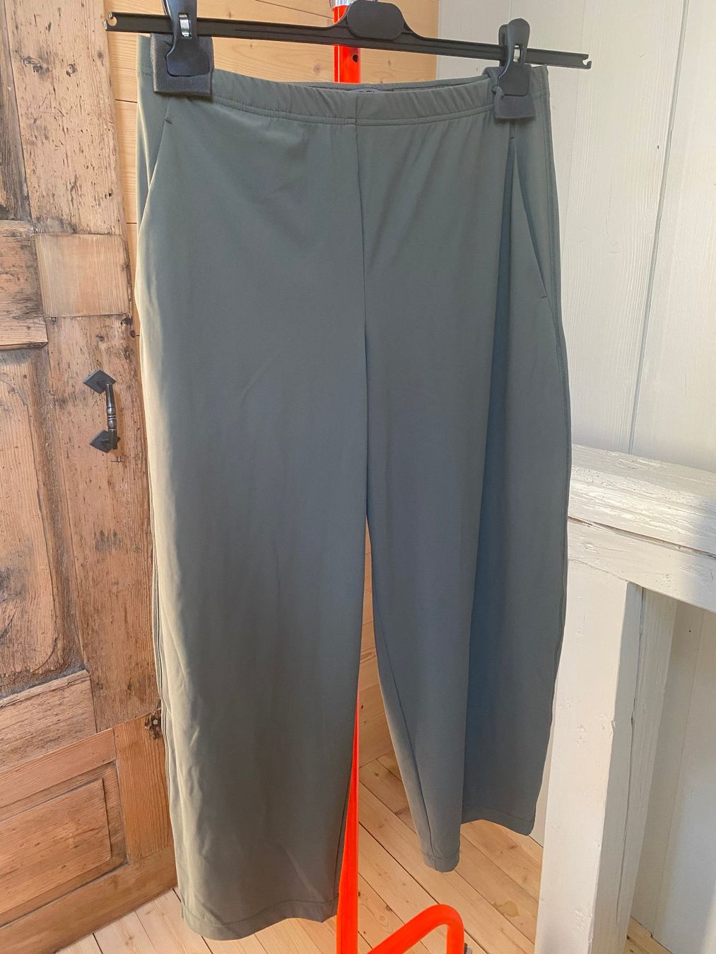 Oska Pantalons: Oska lässige Stoffhose – D'occasion à Dreien par pontius-pilatus