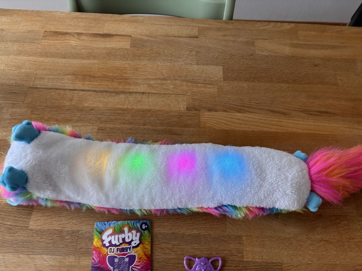 Hasbro Giocattoli: Furby DJ Regenbogen – Usato da Greifensee venduto da Shuttlepimp 2