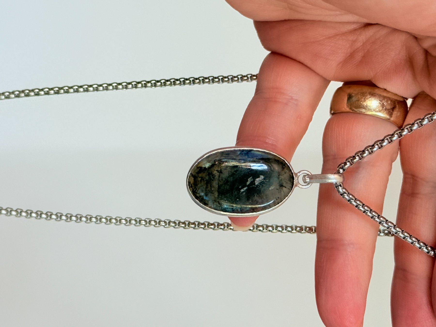 Ketten: Pendentif Labradorite avec chaîne neuf – Neu und originalverpackt aus Genève von AGBERG 3