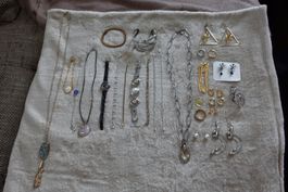 1 schönes 34 teiliges Modeschmuck Set
