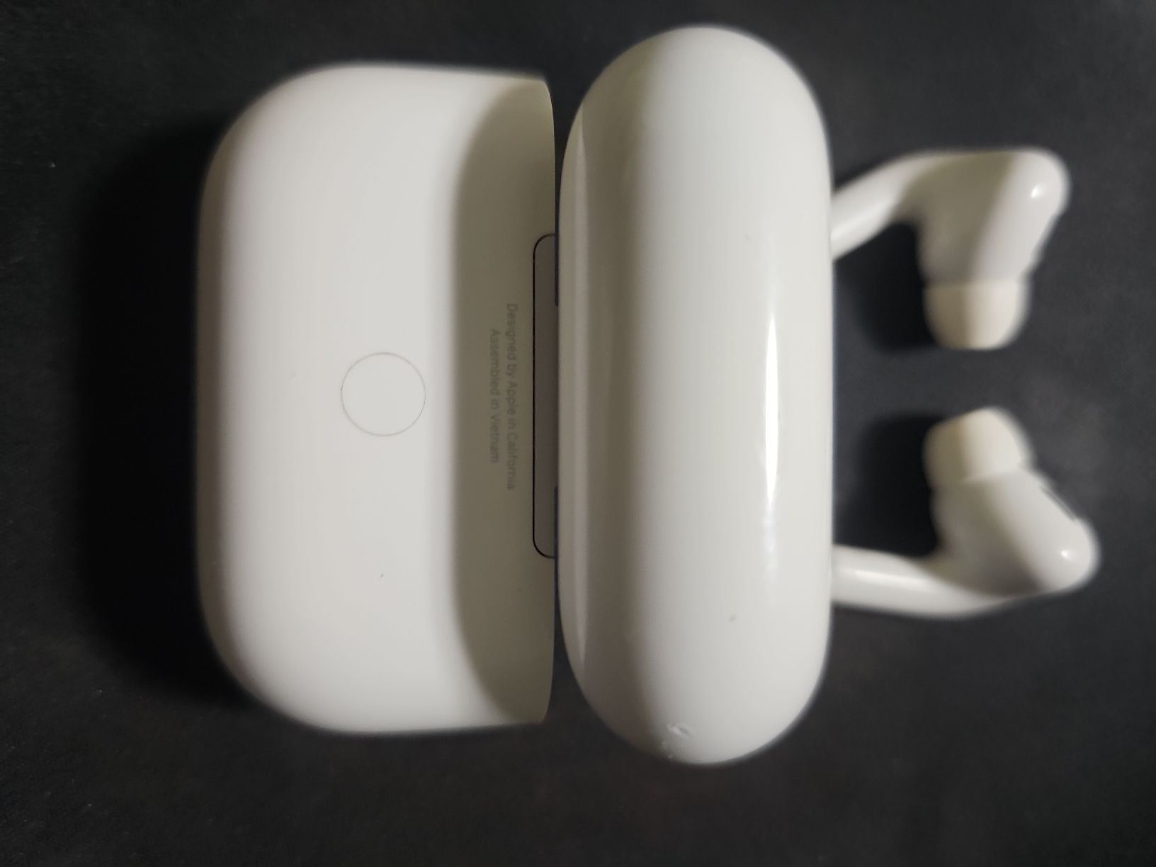 Apple Cuffie: Apple AirPods Pro 2 mit Ladecases und lade kabel – Usato da Bäretswil venduto da ema_b7vf 1
