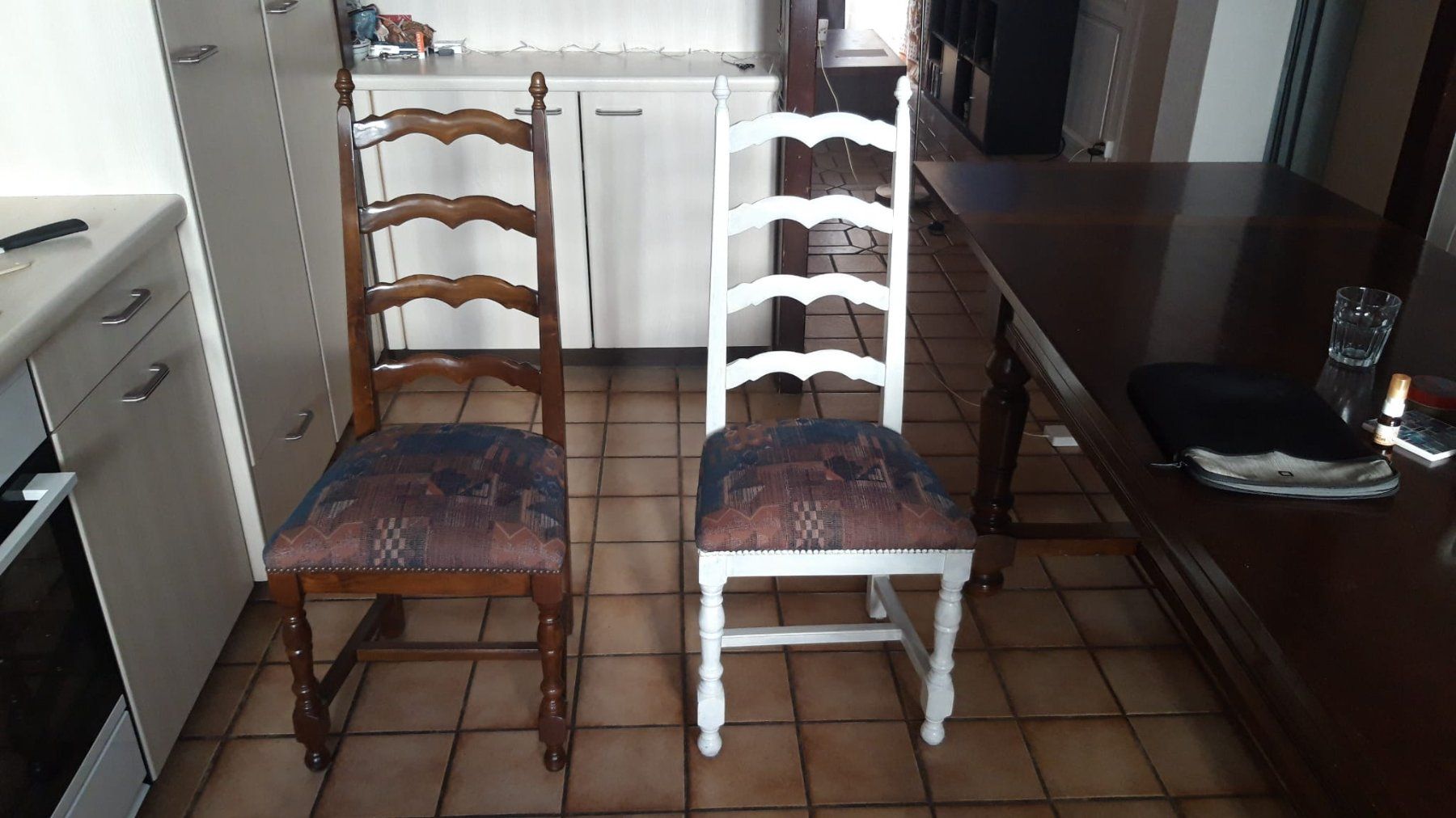 Set di tavolo e panche: Table avec rallonge + 8 chaises à récupérer à Estavayer – Usato da Renens VD venduto da cba_r9y8 3