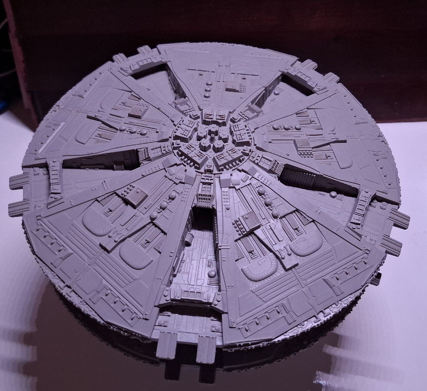 Kit di modellismo & Modellini statici: Zylonen Basisschiff, fertig gebaut. Durchmesser ca. 30cm – Usato da Bad Ragaz venduto da 666devil666