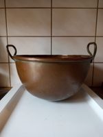 Kupferbecken aus einer Bäckerei