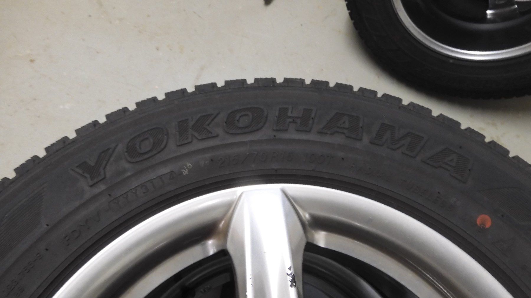 Hyundai Pneumatici & Ruote complete: Hyundai  ix35 Kompletträder – Usato da Inkwil venduto da PeMat 6