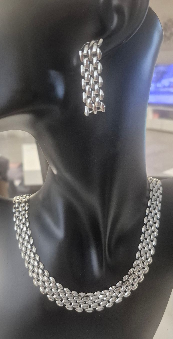 Ketten: Set collana e orecchini colore argento nuovi – Neu (gemäss Beschreibung) aus Giubiasco von Stefaniav 1